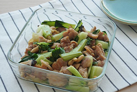 鶏肉とチンゲン菜のカシューナッツ炒め